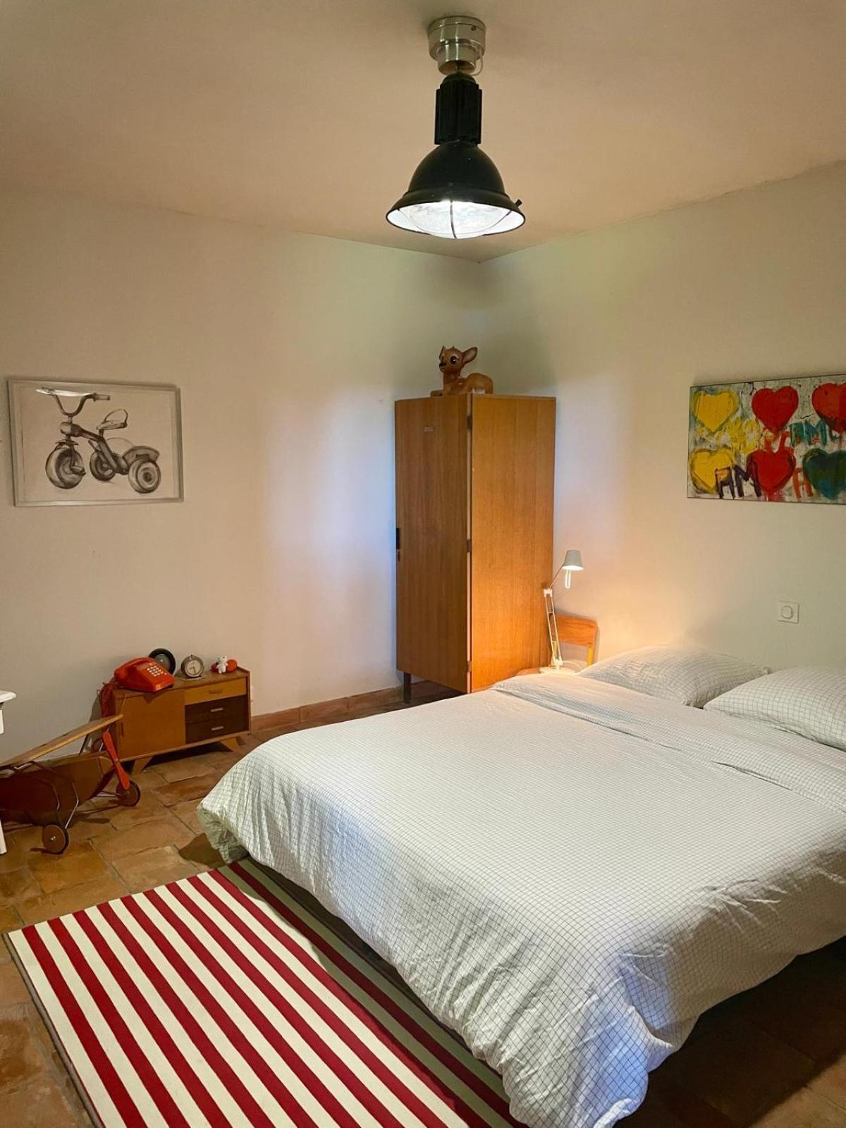 Bed and Breakfast Mas carita Cabannes Habitación foto